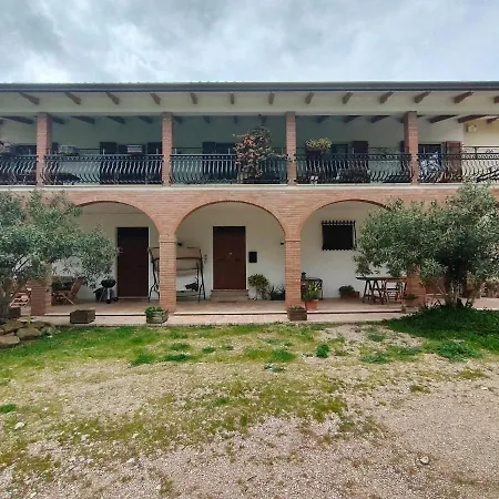 Апартаменты Casale In Collina Vista Assisi,brufa Di Torgiano Бруфа
